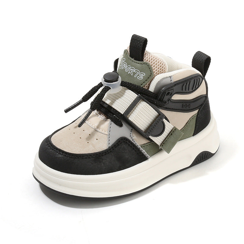 Children's sports shoes