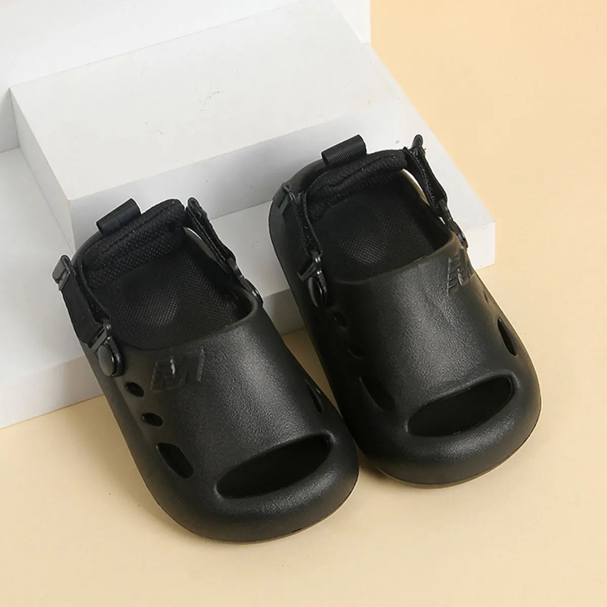 Children's sandals, boys' and girls' slippers, fashionable outdoor shoes, walking shoes, hiking shoes, anti slip beach shoes